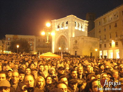sintesi dello tsunami tour di grillo a lecce